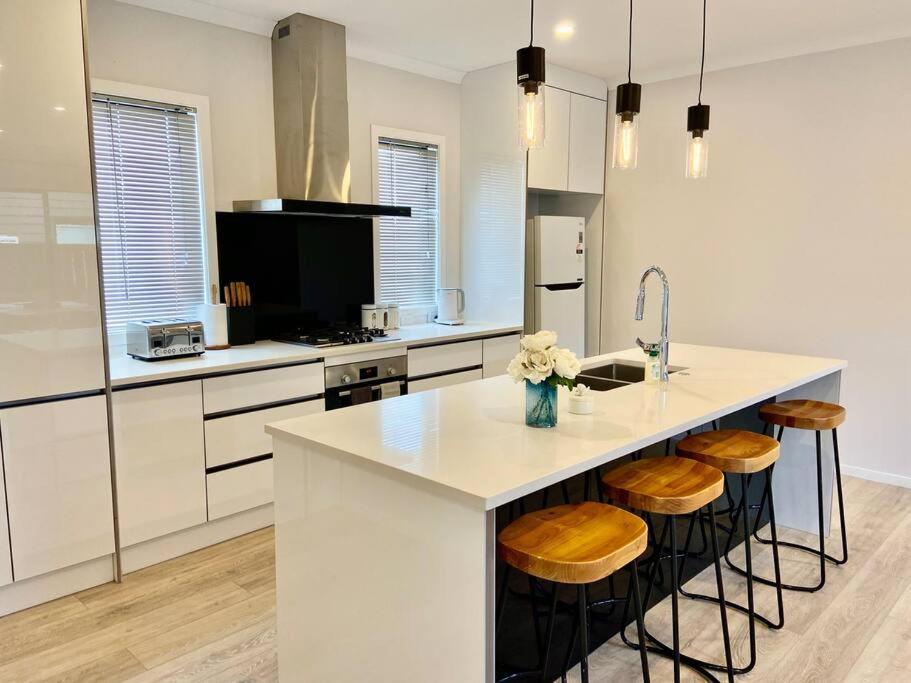 Morden Spacious New House Hamilton Luaran gambar