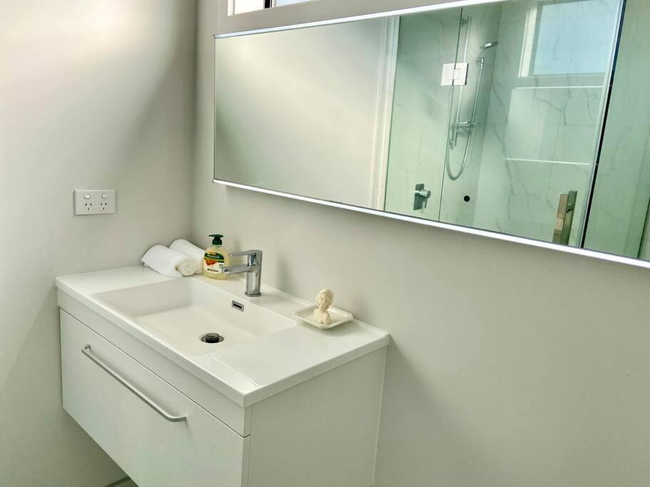 Morden Spacious New House Hamilton Luaran gambar