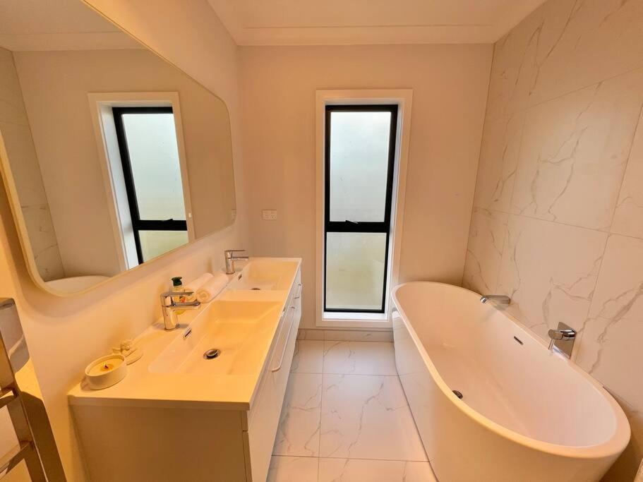 Morden Spacious New House Hamilton Luaran gambar